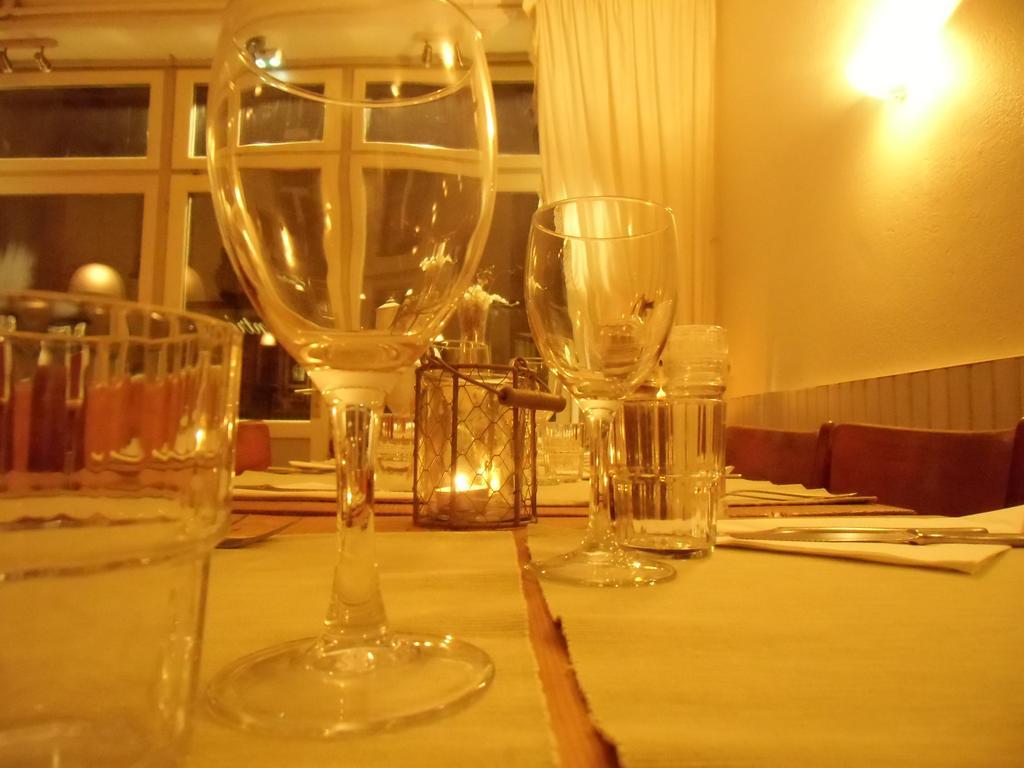 Hotel De La Providence Égliseneuve-dʼEntraigues Eksteriør bilde