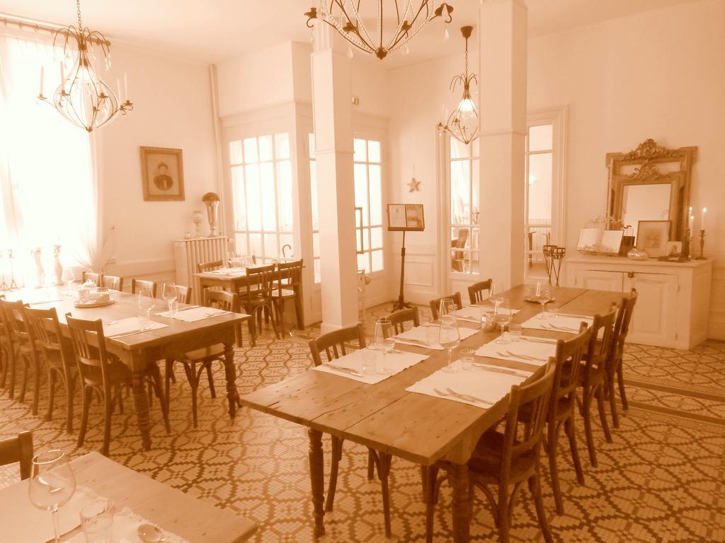 Hotel De La Providence Égliseneuve-dʼEntraigues Eksteriør bilde