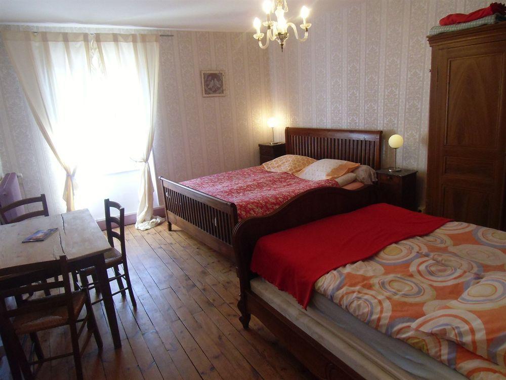 Hotel De La Providence Égliseneuve-dʼEntraigues Eksteriør bilde