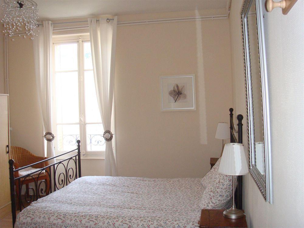 Hotel De La Providence Égliseneuve-dʼEntraigues Eksteriør bilde