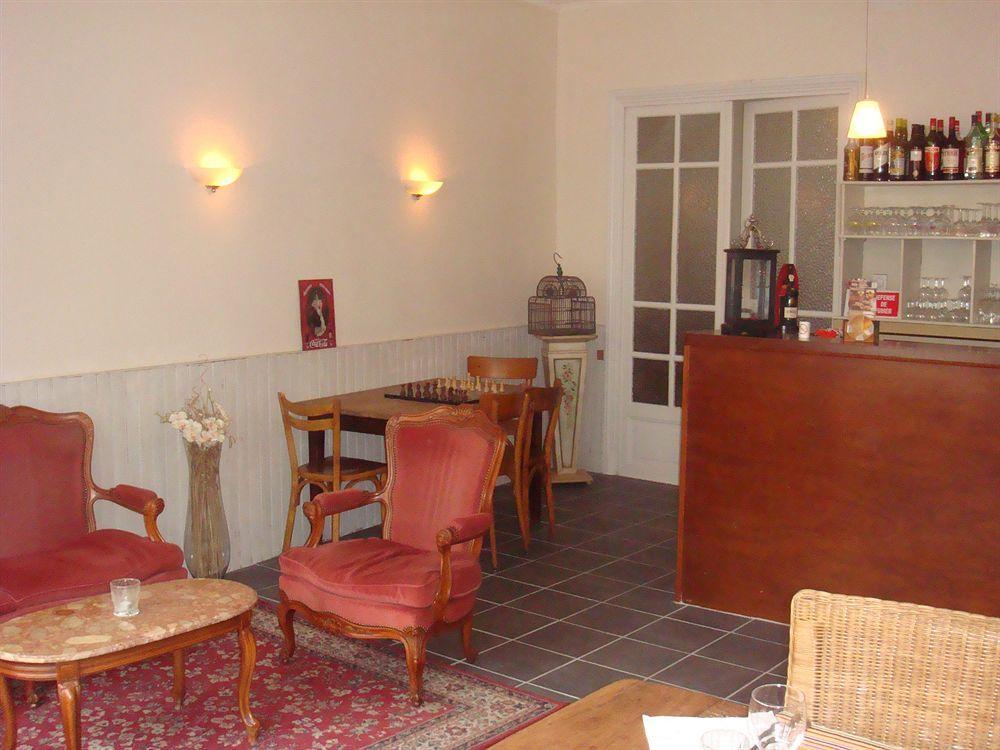 Hotel De La Providence Égliseneuve-dʼEntraigues Eksteriør bilde