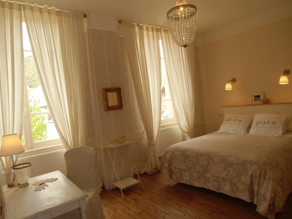 Hotel De La Providence Égliseneuve-dʼEntraigues Eksteriør bilde