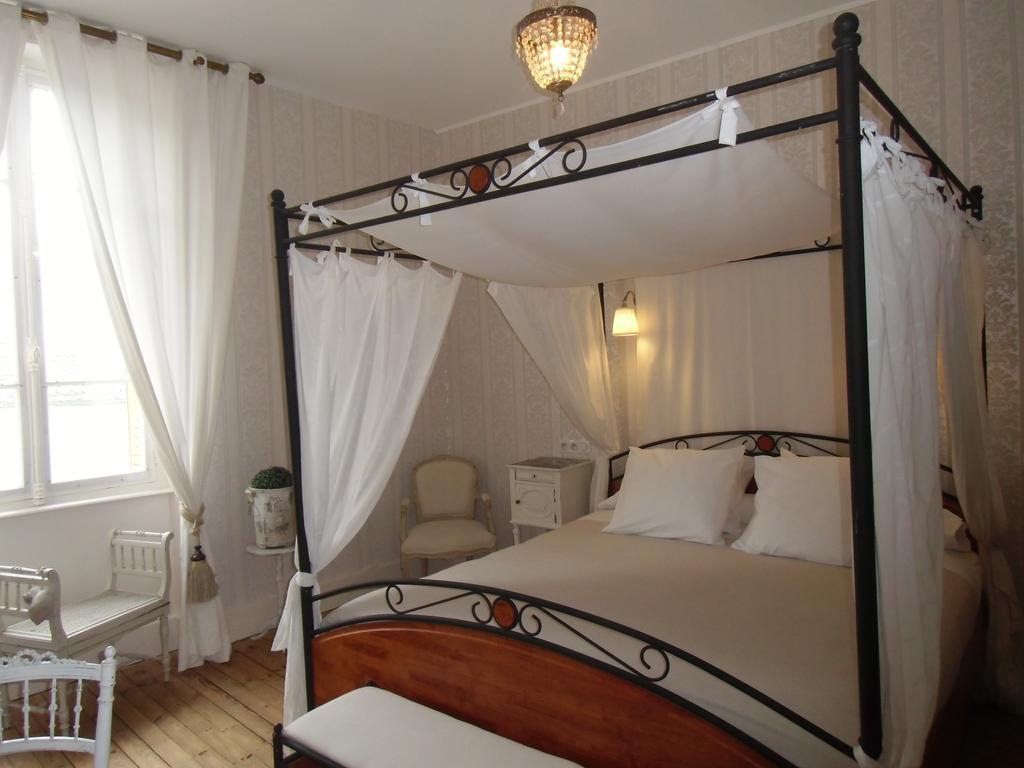 Hotel De La Providence Égliseneuve-dʼEntraigues Eksteriør bilde