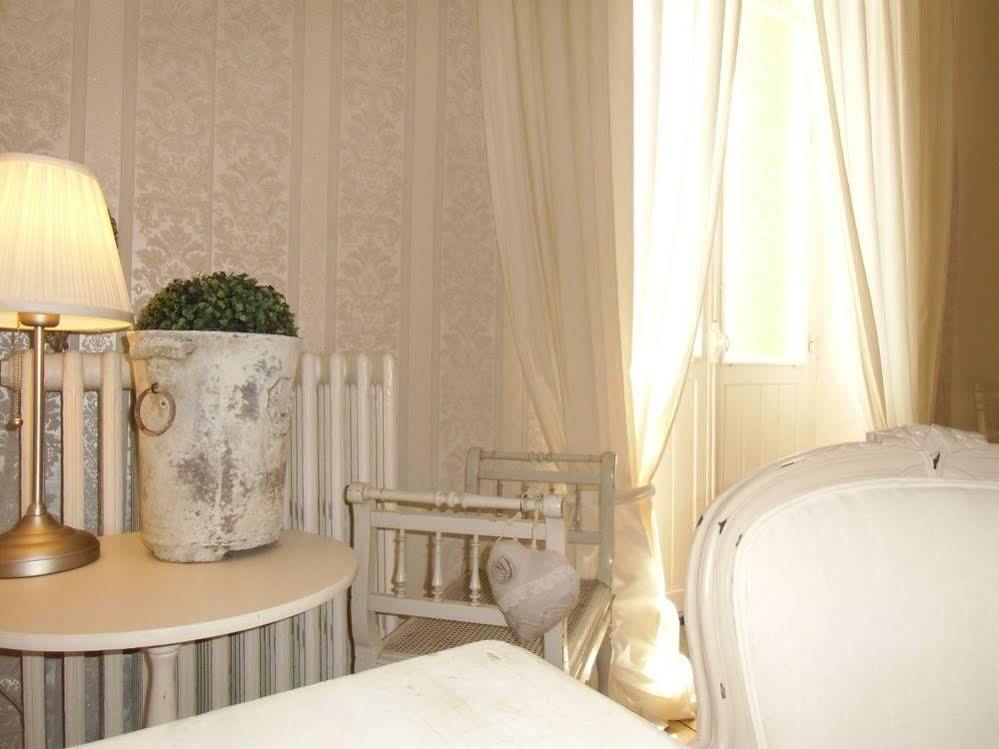 Hotel De La Providence Égliseneuve-dʼEntraigues Eksteriør bilde