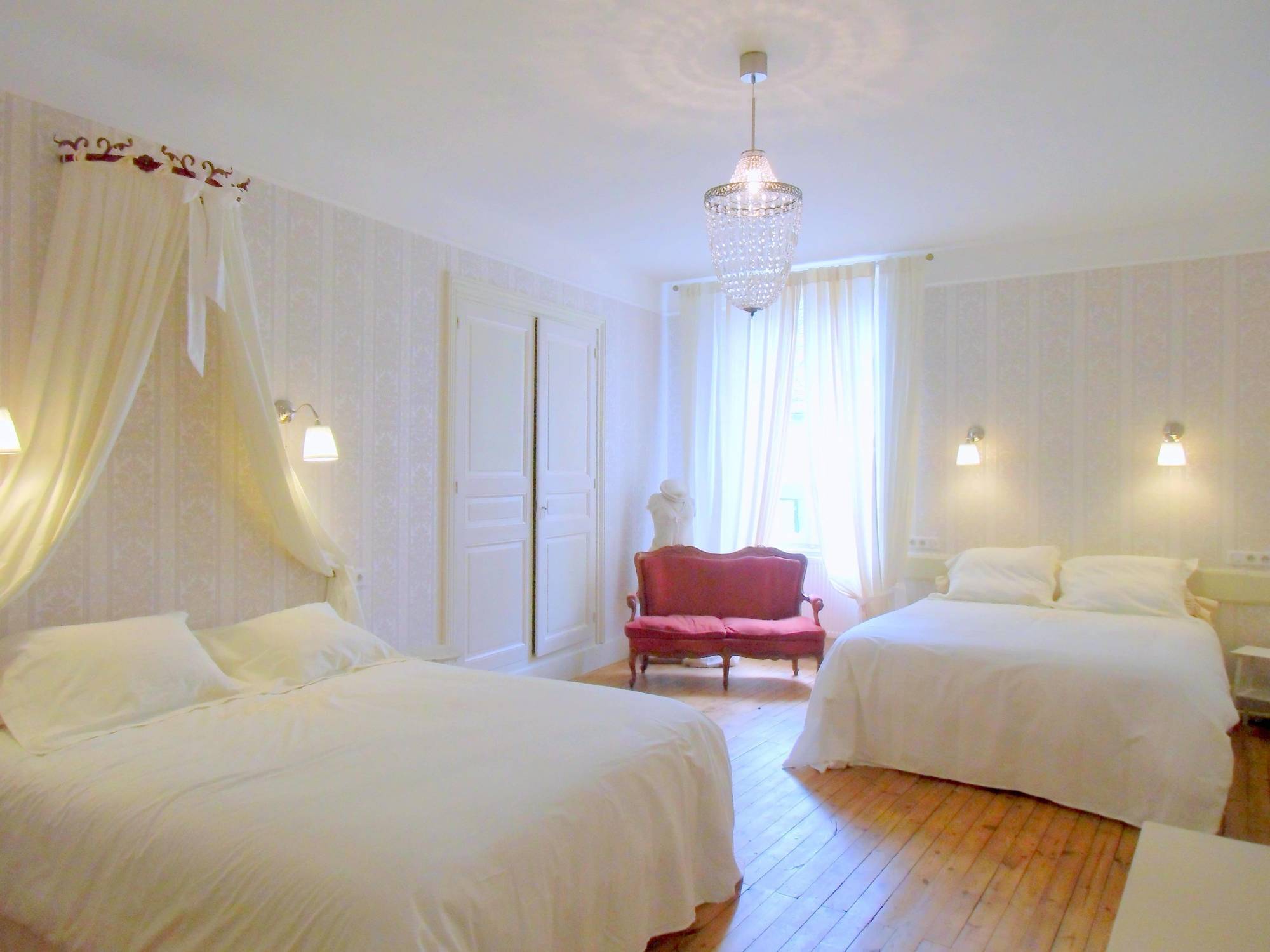 Hotel De La Providence Égliseneuve-dʼEntraigues Eksteriør bilde