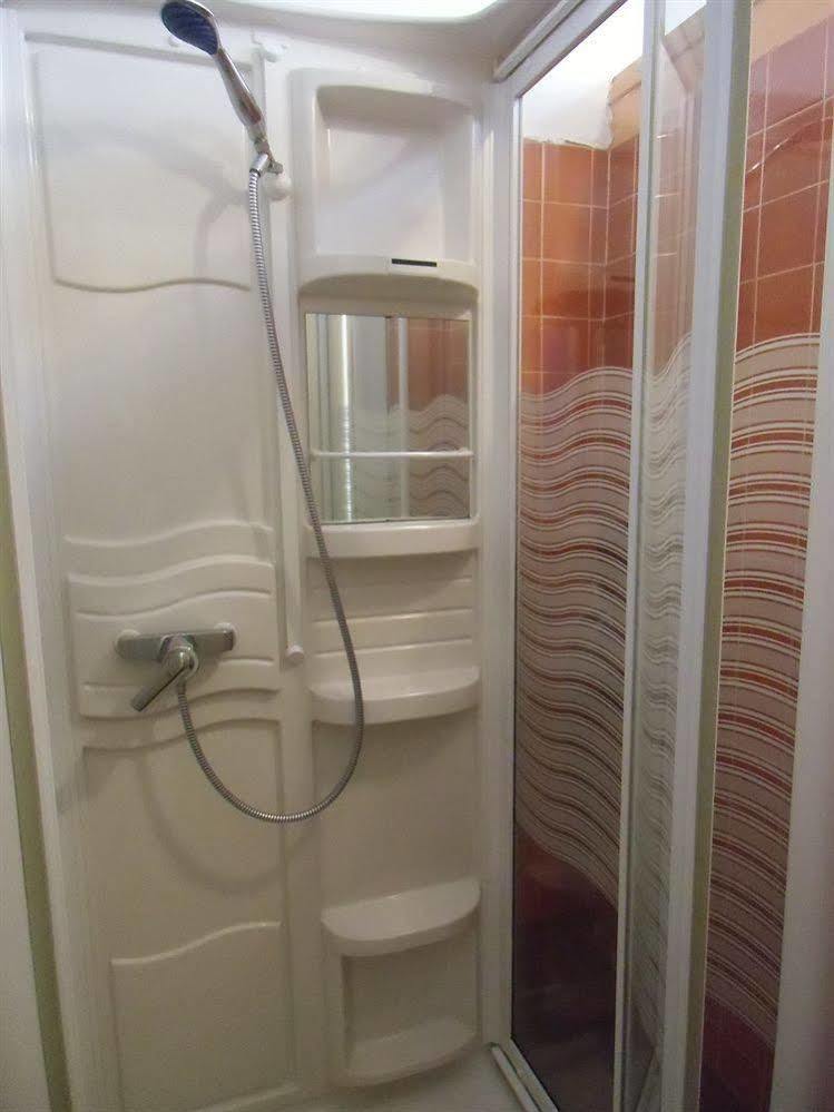 Hotel De La Providence Égliseneuve-dʼEntraigues Eksteriør bilde