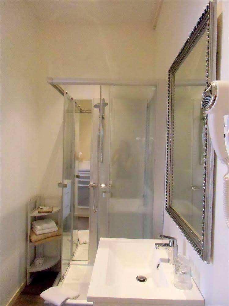 Hotel De La Providence Égliseneuve-dʼEntraigues Eksteriør bilde