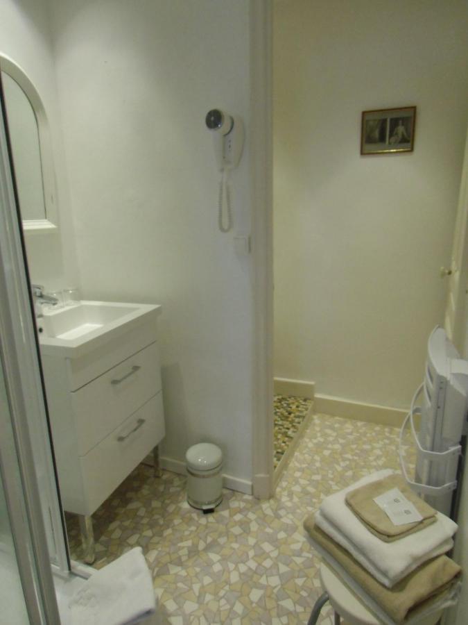 Hotel De La Providence Égliseneuve-dʼEntraigues Eksteriør bilde